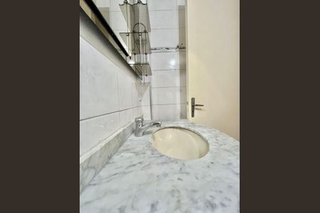 Banheiro de apartamento à venda com 2 quartos, 60m² em Swift, Campinas