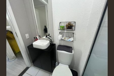 Banheiro de apartamento para alugar com 2 quartos, 42m² em Cavalhada, Porto Alegre
