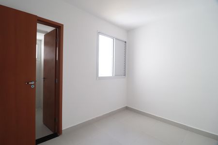 Quarto 2 - Suíte de apartamento para alugar com 2 quartos, 56m² em Dona Zulmira, Uberlândia