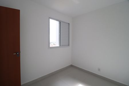 Quarto 1 de apartamento para alugar com 2 quartos, 56m² em Dona Zulmira, Uberlândia