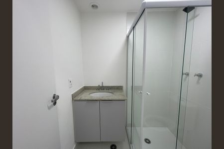 Banheiro de kitnet/studio para alugar com 1 quarto, 29m² em Butantã, São Paulo