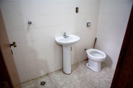 Casa à venda com 128m², 3 quartos e 2 vagas Casa à venda com 128m², 3 quartos e 2 vagasQuintal e Area de Serviço - Banheiro