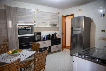 Casa à venda com 128m², 3 quartos e 2 vagas Casa à venda com 128m², 3 quartos e 2 vagasCozinha