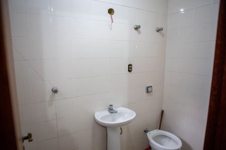 Casa à venda com 128m², 3 quartos e 2 vagas Casa à venda com 128m², 3 quartos e 2 vagasQuintal e Area de Serviço - Banheiro