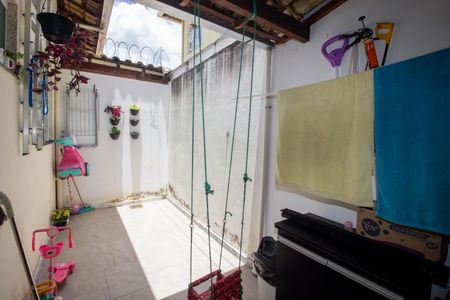 Casa à venda com 90m², 2 quartos e 1 vaga Casa à venda com 90m², 2 quartos e 1 vagaCozinha e Área de Serviço