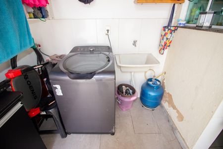 Casa à venda com 90m², 2 quartos e 1 vaga Casa à venda com 90m², 2 quartos e 1 vagaCozinha e Área de Serviço