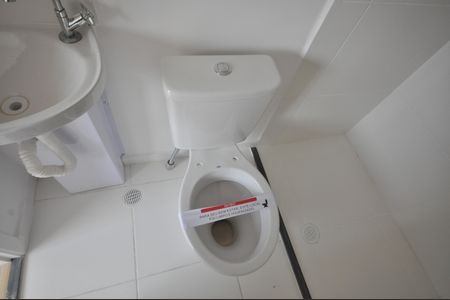 Banheiro de kitnet/studio à venda com 1 quarto, 16m² em Vila Nilo, São Paulo