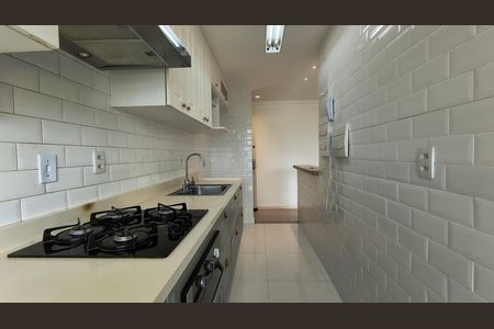 Apartamento à venda com 180m², 4 quartos e 3 vagas Apartamento à venda com 180m², 4 quartos e 3 vagasCozinha e Área de Serviço