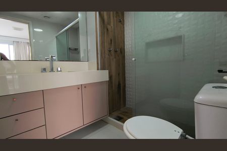 Apartamento à venda com 180m², 4 quartos e 3 vagas Apartamento à venda com 180m², 4 quartos e 3 vagasBanheiro da Suíte 1