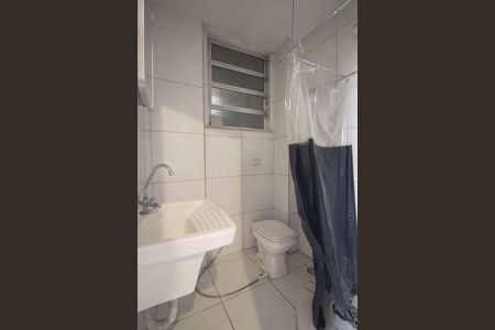 Banheiro da Suíte 1 de apartamento para alugar com 1 quarto, 38m² em Alcantara, São Gonçalo