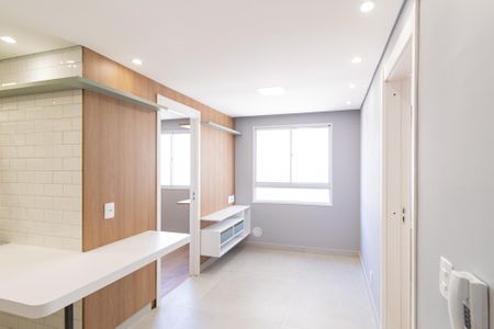 Sala de apartamento para alugar com 2 quartos, 36m² em Chacara Santa Lucia dos Ypes, Carapicuíba