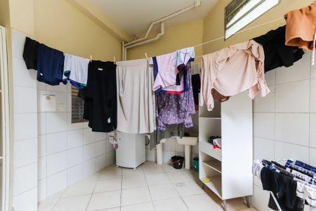 Casa à venda com 200m², 10 quartos e 1 vagaLavanderia