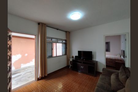 Casa para alugar com 50m², 1 quarto e 3 vagas Casa para alugar com 50m², 1 quarto e 3 vagasSala