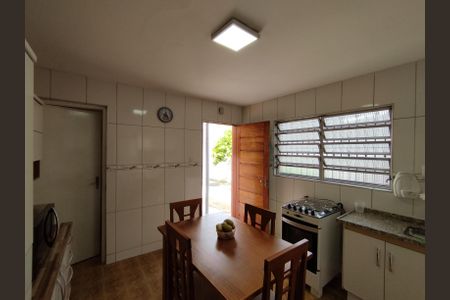 Casa para alugar com 50m², 1 quarto e 3 vagas Casa para alugar com 50m², 1 quarto e 3 vagasCozinha - Armários