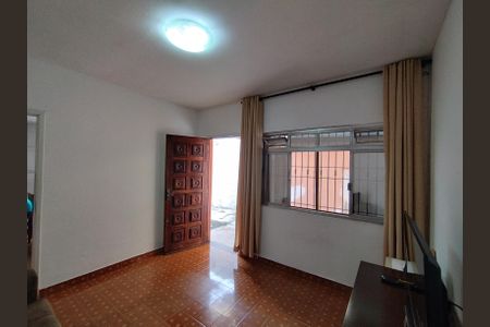 Casa para alugar com 50m², 1 quarto e 3 vagas Casa para alugar com 50m², 1 quarto e 3 vagasSala