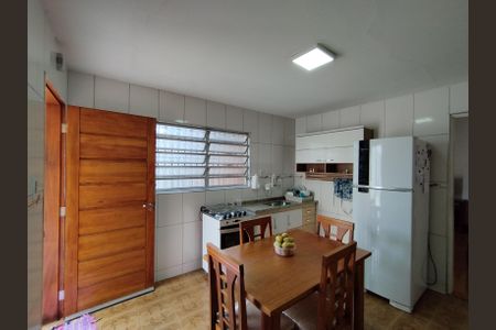 Casa para alugar com 50m², 1 quarto e 3 vagas Casa para alugar com 50m², 1 quarto e 3 vagasCozinha - Armários