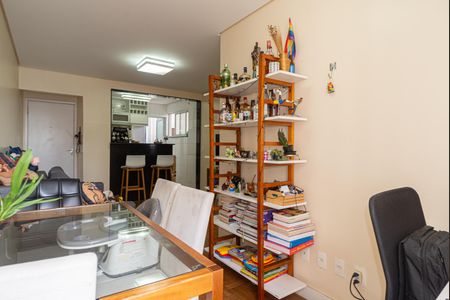 Sala de apartamento à venda com 2 quartos, 68m² em Cerqueira César, São Paulo
