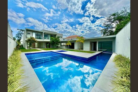 Casa de condomínio à venda com 732m², 5 quartos e 4 vagas