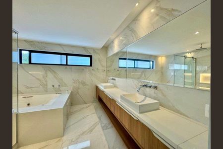 Casa de condomínio à venda com 732m², 5 quartos e 4 vagas