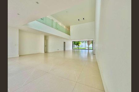 Casa de condomínio à venda com 732m², 5 quartos e 4 vagas