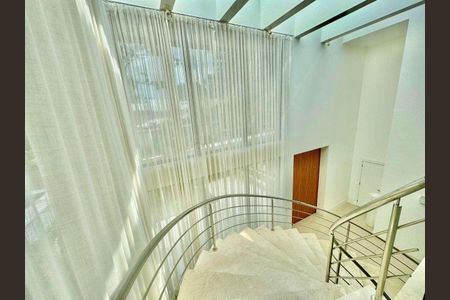 Casa de condomínio à venda com 732m², 5 quartos e 4 vagas
