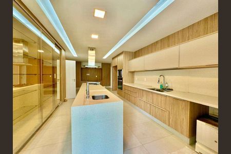 Casa de condomínio à venda com 732m², 5 quartos e 4 vagas