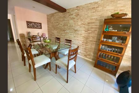 Casa de condomínio à venda com 357m², 4 quartos e 3 vagas