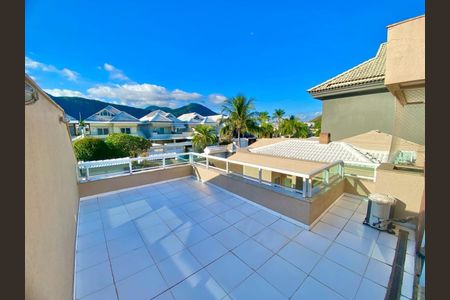 Casa de condomínio à venda com 357m², 4 quartos e 3 vagas