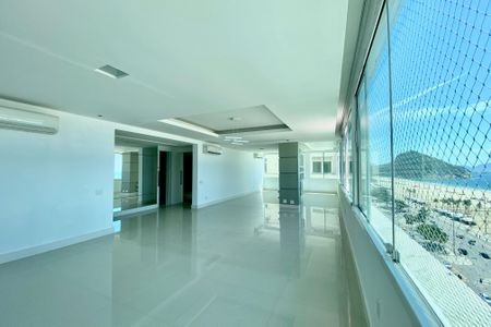 Apartamento para alugar com 200m², 4 quartos e 1 vaga Apartamento para alugar com 200m², 4 quartos e 1 vagaSala