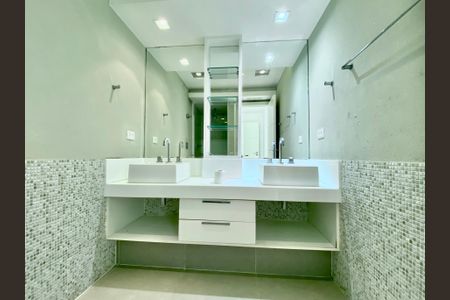 Apartamento para alugar com 200m², 4 quartos e 1 vaga Apartamento para alugar com 200m², 4 quartos e 1 vagaSuite