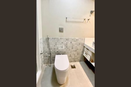 Apartamento para alugar com 200m², 4 quartos e 1 vaga Apartamento para alugar com 200m², 4 quartos e 1 vagaBanheiro social