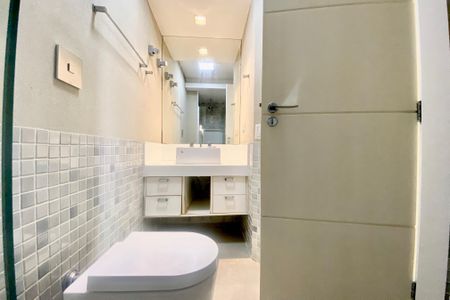 Apartamento para alugar com 200m², 4 quartos e 1 vaga Apartamento para alugar com 200m², 4 quartos e 1 vagaBanheiro social