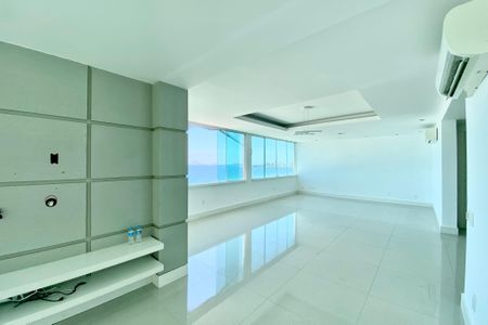 Apartamento para alugar com 200m², 4 quartos e 1 vaga Apartamento para alugar com 200m², 4 quartos e 1 vagaSala