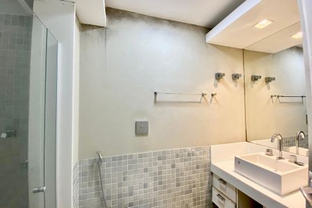 Apartamento para alugar com 200m², 4 quartos e 1 vaga Apartamento para alugar com 200m², 4 quartos e 1 vagaBanheiro social