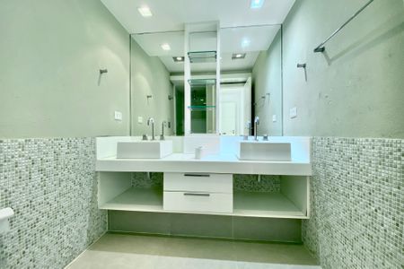 Apartamento para alugar com 200m², 4 quartos e 1 vaga Apartamento para alugar com 200m², 4 quartos e 1 vagaSuite