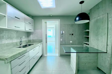 Apartamento para alugar com 200m², 4 quartos e 1 vaga Apartamento para alugar com 200m², 4 quartos e 1 vagaCozinha