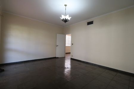 Casa para alugar com 266m², 4 quartos e 2 vagasSala