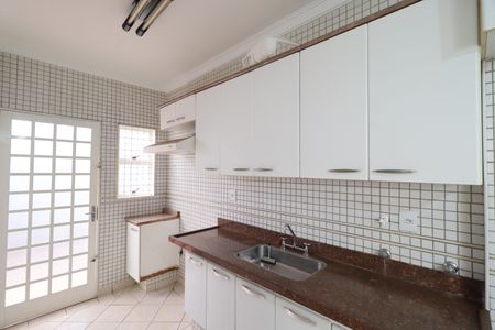 Casa para alugar com 266m², 4 quartos e 2 vagasCozinha