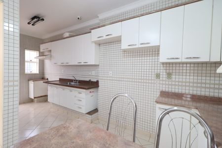 Casa para alugar com 266m², 4 quartos e 2 vagasCozinha