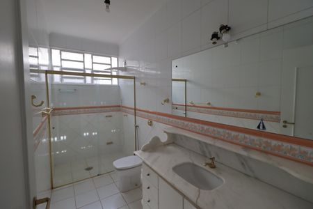 Casa para alugar com 266m², 4 quartos e 2 vagasBanheiro