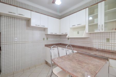 Casa para alugar com 266m², 4 quartos e 2 vagasCozinha