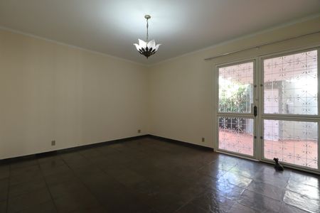 Casa para alugar com 266m², 4 quartos e 2 vagasSala