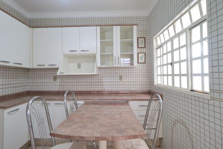 Casa para alugar com 266m², 4 quartos e 2 vagasCozinha