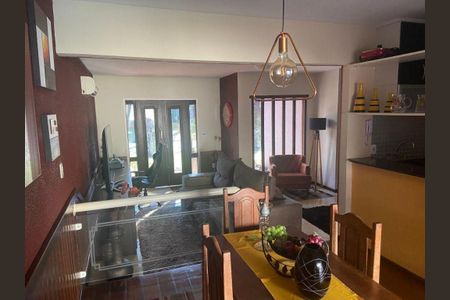 Casa à venda com 2 quartos, 230m² em Itaipu, Niterói