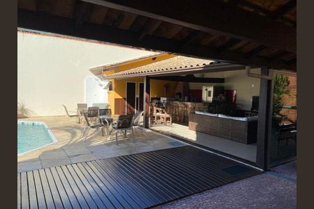 Casa à venda com 2 quartos, 230m² em Itaipu, Niterói