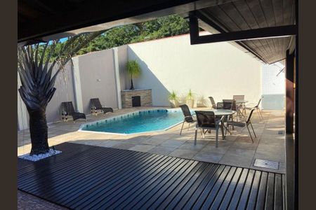 Casa à venda com 2 quartos, 230m² em Itaipu, Niterói