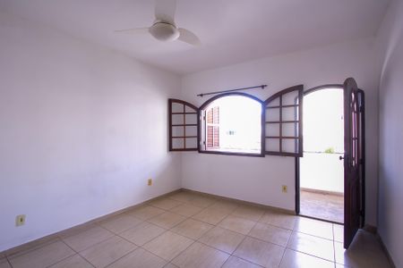 Sala de casa de condomínio para alugar com 3 quartos, 144m² em Mangueira, São Gonçalo