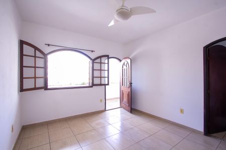 Sala de casa de condomínio para alugar com 3 quartos, 144m² em Mangueira, São Gonçalo