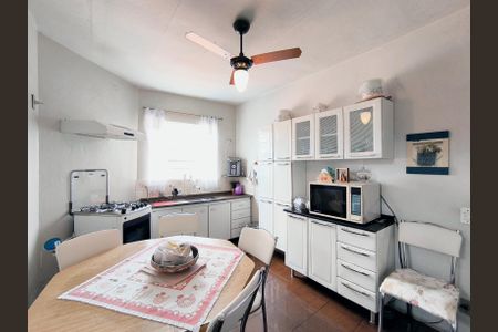 Casa à venda com 341m², 3 quartos e 3 vagasCozinha e Área de Serviço da Edícula