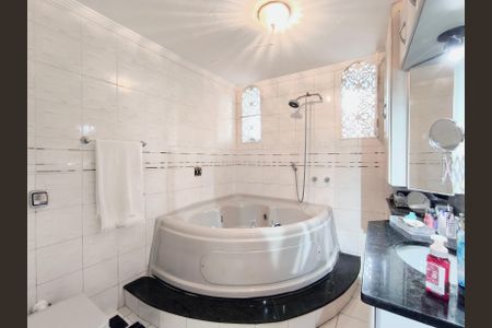 Casa à venda com 341m², 3 quartos e 3 vagasBanheiro da Suíte